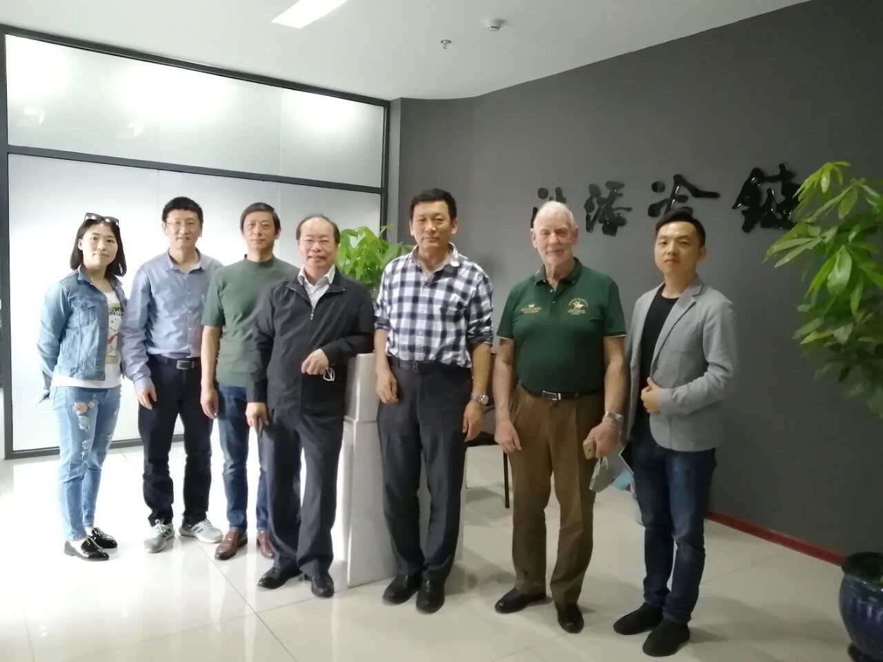 Il presidente di Xiamen Camera di Commercio ha portato una squadra alla nostra azienda per l'indagine